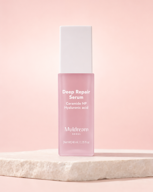 Deep Repair Serum şişesi ve damlalığı, açık fon önünde ürün çekimi