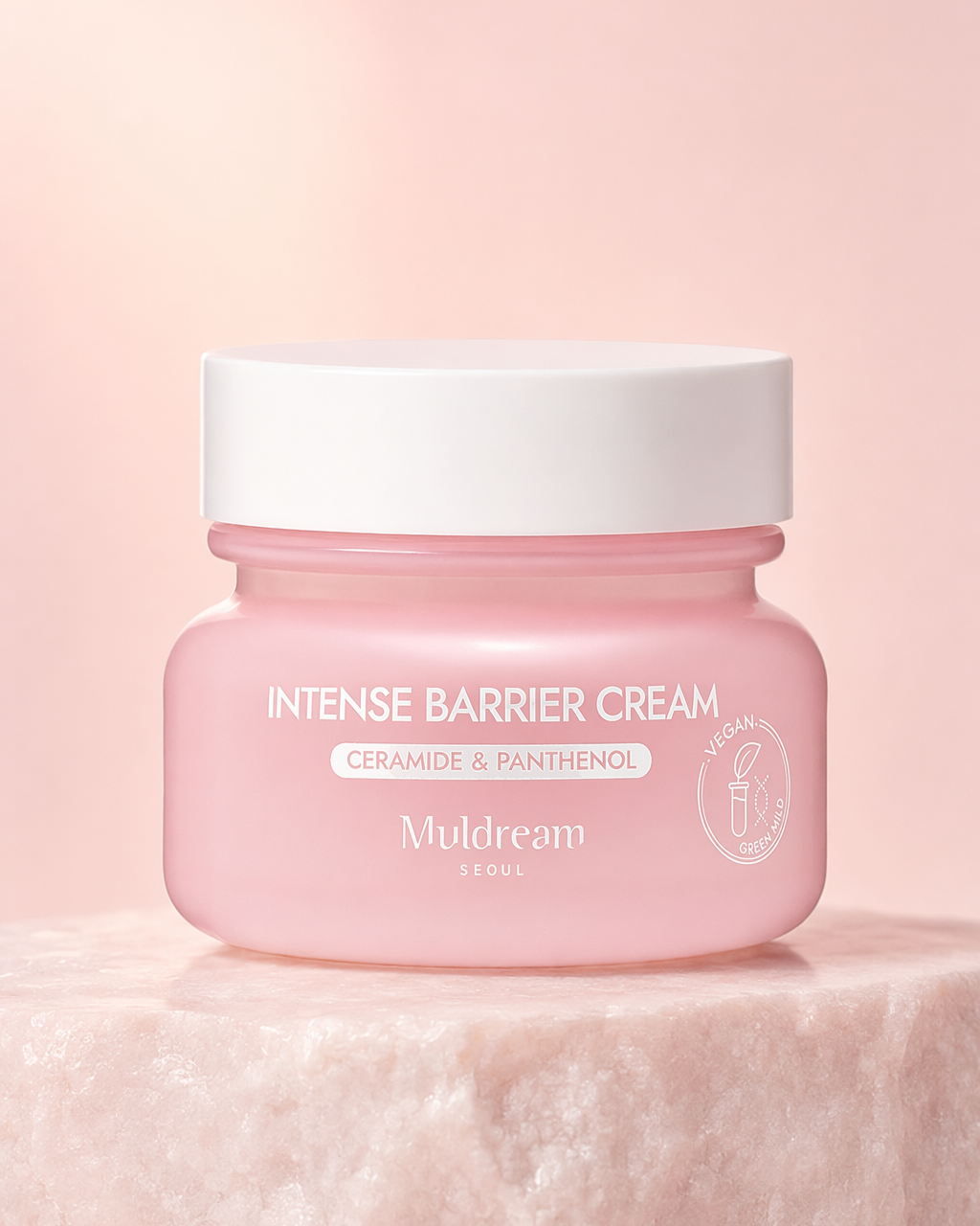 Intense Barrier Cream ambalajı açık fon önünde ürün çekimi