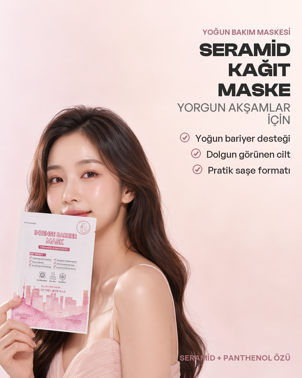 Intense Barrier Mask kağıdındaki akışkan özün parlak dokusu yakından