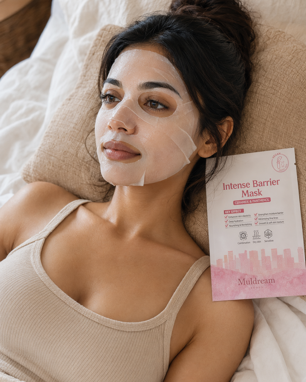 Intense Barrier Mask saşeleri havlu ve bakım ürünleriyle üstten çekim